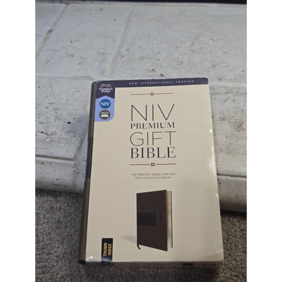 NIV, Premium Gift Bible, Leathersoft, Brown, Red Letter, Comfort Print: The - Picture 1 of 9